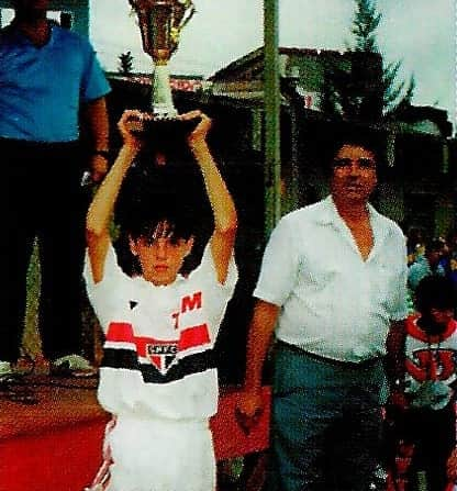 São Paulo FCさんのインスタグラム写真 - (São Paulo FCInstagram)「Hoje é aniversário de um são-paulino que construiu sua trajetória no Tricolor e carrega consigo, até hoje, todos os valores de respeito à nossa camisa. Parabéns, @kaka! 🇾🇪」4月23日 6時37分 - saopaulofc