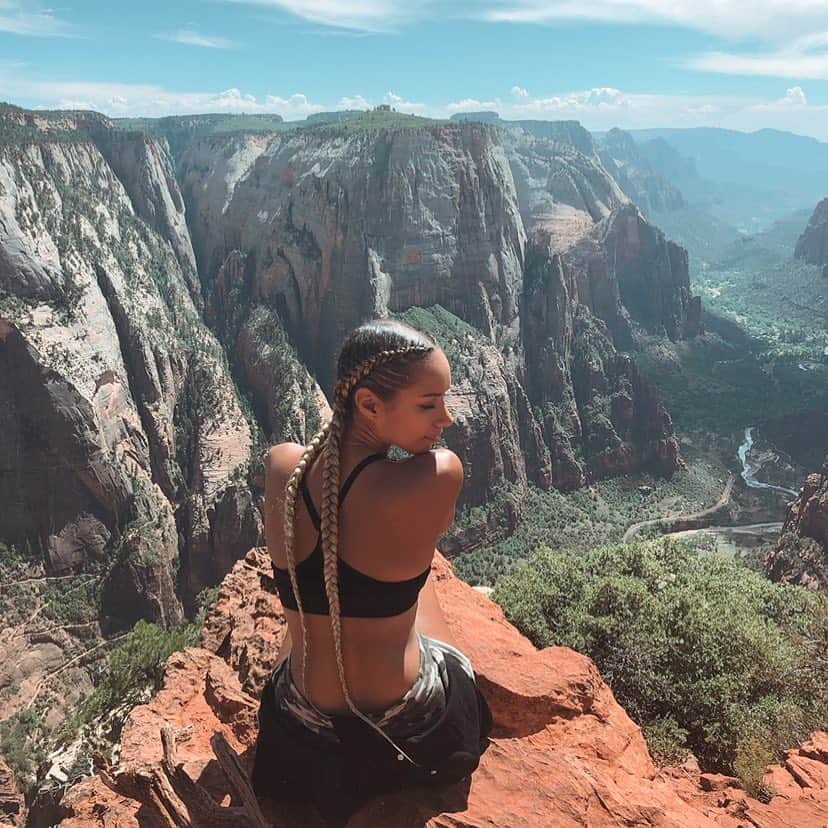 レオナ・ルイスのインスタグラム：「Remembering my trip to Zion this #Earthday lets keep our planet beautiful 🌎 💕」