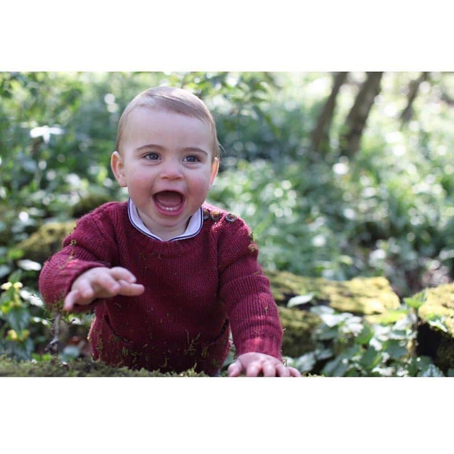 E! Onlineさんのインスタグラム写真 - (E! OnlineInstagram)「We're royally obsessed with these photos of Prince Louis. ❤️ (📷: @kensingtonroyal)」4月23日 6時40分 - enews