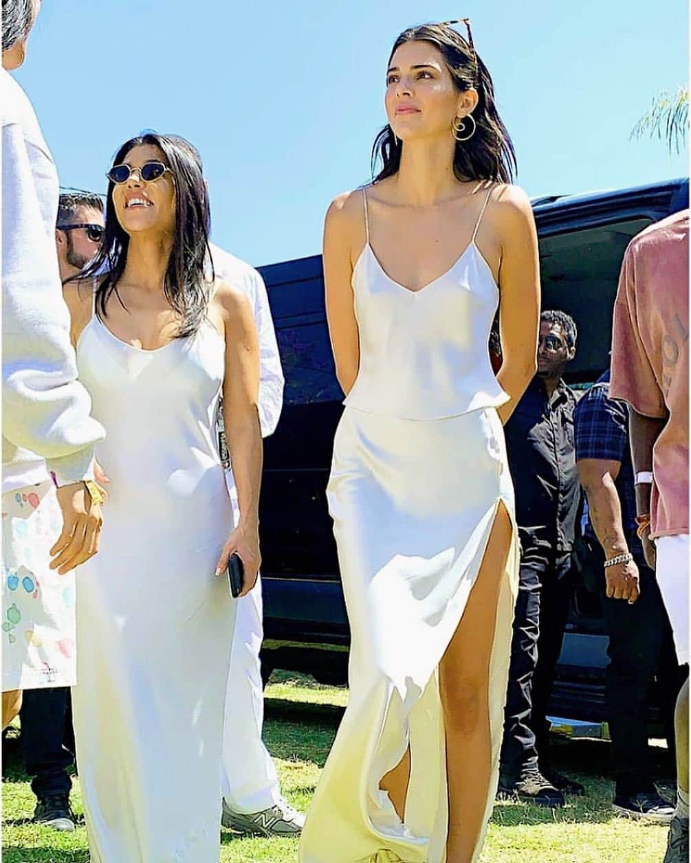 barneysnyofficialさんのインスタグラム写真 - (barneysnyofficialInstagram)「#iSpyBNY: @kendalljenner & @kourtneykardash spotted in all white @nililotan looks for Kanye’s Sunday Service at #Coachella. Kendall’s crisp cami ensemble is available exclusively at Barneys—tap to shop it now.  RP: @nililotan」4月23日 6時58分 - barneysny