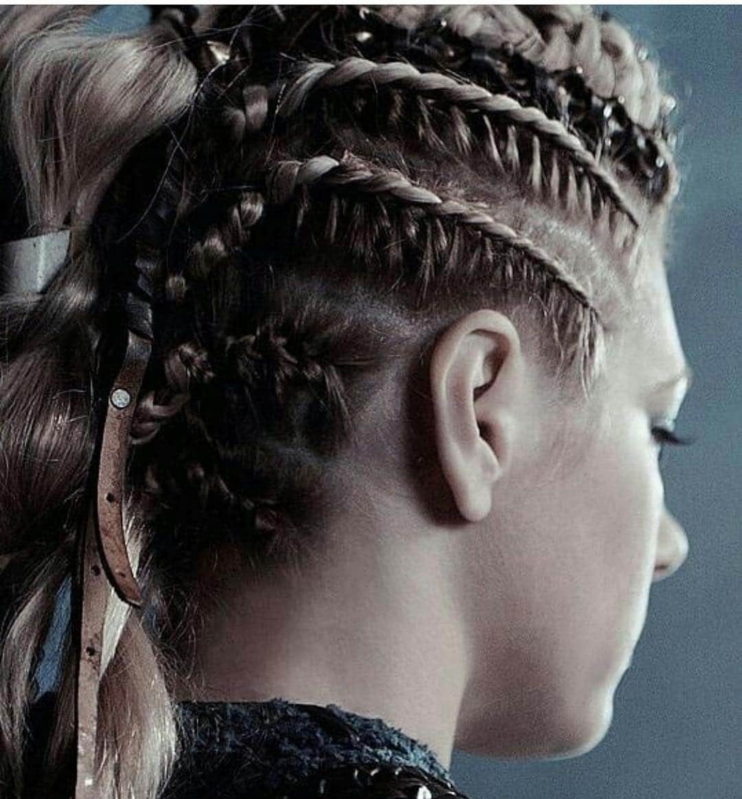 キャサリン・ウィニックのインスタグラム：「Braid war. Challenging you.  Send me pic of your best braids. Let’s go! #dm」