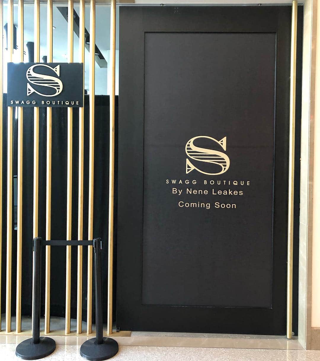 ネネ・リークスのインスタグラム：「Sip and Shopping GRAND opening May 18th @mgmnationalharbor #maryland #DC #Virginia #MGM your invited」