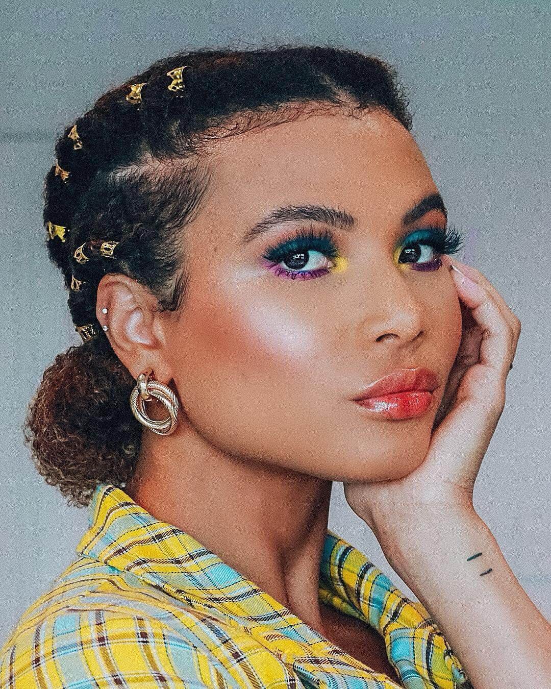 ULTA Beautyさんのインスタグラム写真 - (ULTA BeautyInstagram)「Us (not so) patiently waiting for summer to arrive ☀️🌴 @doralysbritto created the perfect tropical eye look to get in the mood though 💙💛💜 #ultabeauty  Beauty, your way 🙌 Share your pics with us by using #ultabeauty! 📷: @doralysbritto」4月23日 7時25分 - ultabeauty