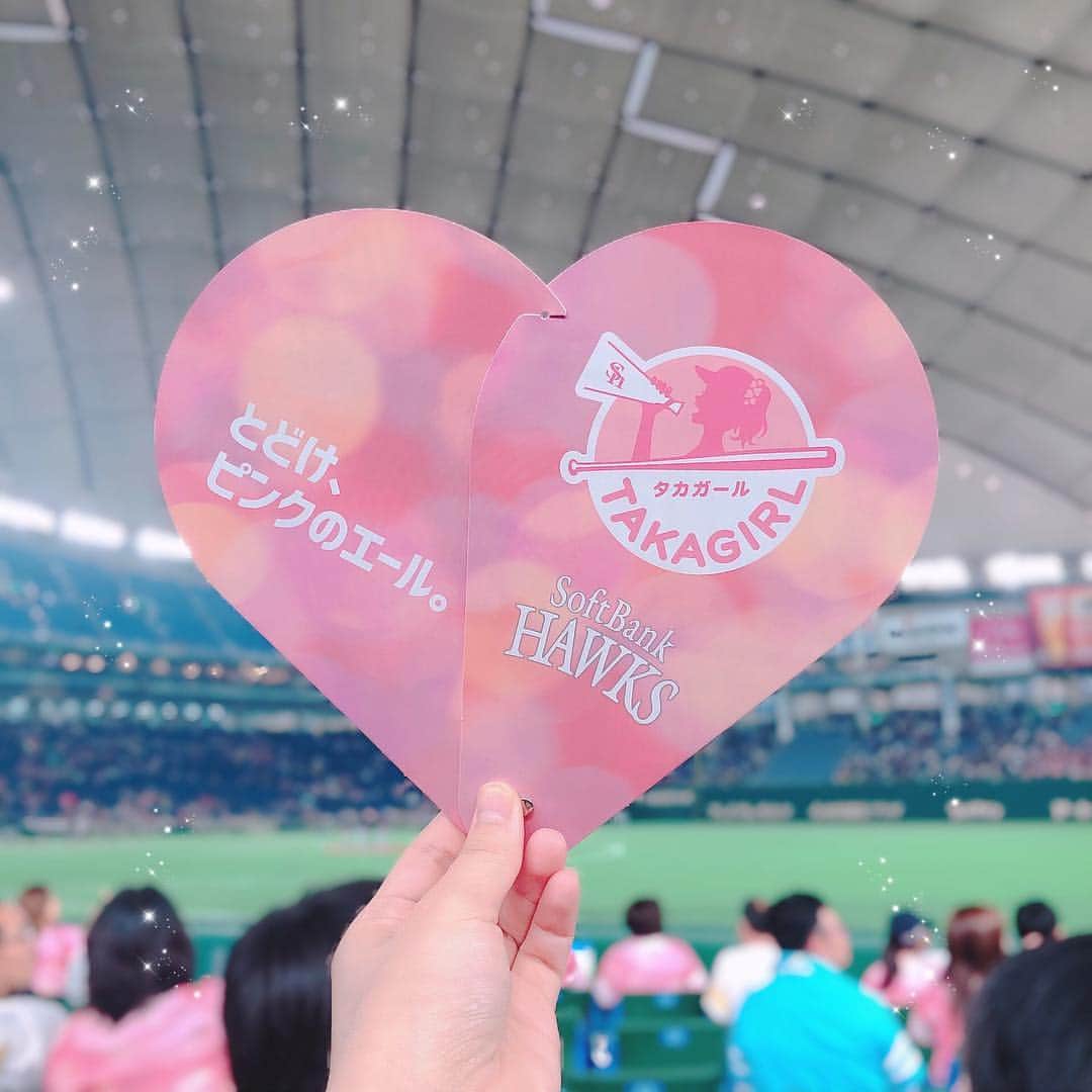 YU-RIのインスタグラム：「🦅💓 土曜日からずっとべに！ 楽しかったぁ🥰💓 一緒にいて楽な友達は良いですわ〜🥺 2人の写真どれあげればいいの〜🥺笑 ・ ・ ・ #タカガールデー#タカガール#タカガール2019#ホークス#ピンク#ユニフォーム#可愛い#野球女子#奪sh#エキサイトシート#東京ドーム#野球#野球観戦#オリックス」