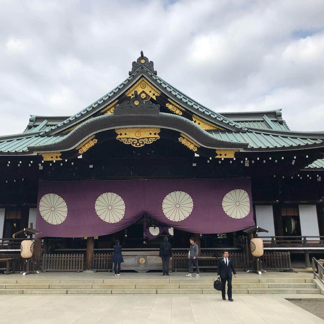 井林辰憲さんのインスタグラム写真 - (井林辰憲Instagram)「. #靖国神社 春季例大祭  みんなで靖国神社に参拝する国会議員の会  葉桜になりつつあります。  記名が毛筆なのですが。。。 これでも、小学生の時に  習字習ってたんですが。。。 反省。  #井林ふらり  #国会らいふ」4月23日 7時48分 - ibayashi.tatsunori