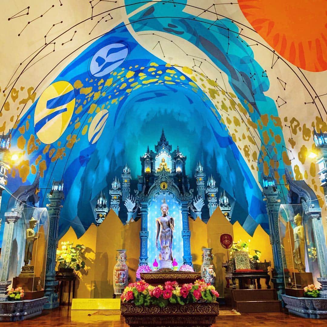 タイ国政府観光庁さんのインスタグラム写真 - (タイ国政府観光庁Instagram)「サワッディー・カー✨﻿ ﻿ 今週の #こんなタイ知らなかった は、バンコク郊外のサムットプラカーン県にある「エラワン・ミュージアム」からの１枚📸﻿ ﻿ 仏教の宇宙観を表す天井画が見事ですね💙﻿ ﻿ @aichantさん、コップン・カー！🙏﻿ ﻿ ・・・・・・・﻿ 今まで知らなかったタイの魅力を見つけたら、ハッシュタグ #こんなタイ知らなかった をつけて投稿して下さい！こちらでご紹介させて頂くことがあります。皆さんからの投稿をお待ちしています😊﻿ ﻿ #repost #タイ #サムットプラカーン #エラワンミュージアム #タイ寺院 #美術館 #仏教 #こんなタイ知らなかった #はじめてのタイ #タイ旅行 #バンコク旅行 #旅好きな人と繋がりたい #旅行好きな人と繋がりたい #thailand #samutprakarn #erawanmuseum #temple #museum #amazingthailand #thailandtravel #thailandtrip #thai #thaistagram #lovethailand #genic_thailand﻿ ﻿」4月23日 18時45分 - amazingthailandjp