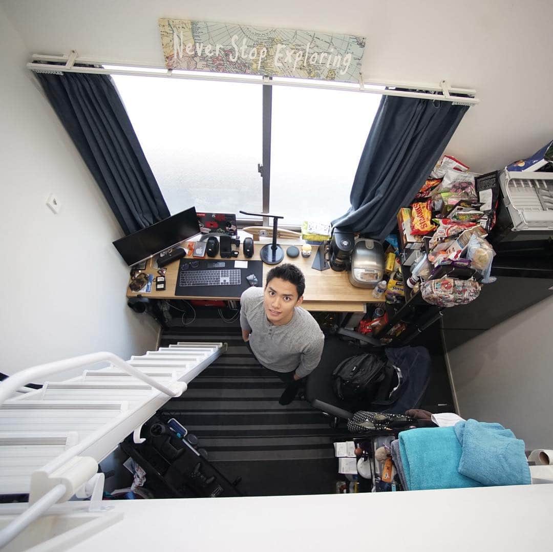 The Japan Timesさんのインスタグラム写真 - (The Japan TimesInstagram)「When it comes to downsized living, Tokyo has it all. Known for its capsule hotels and compact prefabs, now the city boasts 9.46-square-meter apartments. What the rooms lack in space, however, is made up for in height — ceiling of the apartments can be up to 3.6 meters high, with windows letting in plenty of light. “So far it’s been comfortable. I keep my belongings to a bare minimum, and it’s easy to get around since everything is literally within arm’s reach,” says Sotaro Ito, an occupant of one these minuscule accommodations. These cleverly designed small apartments target young professionals who are happy to forgo floor space in exchange for affordable rent and inner city convenience. Read the full story on The Japan Times online. (@ryuseitakahashi217 photos)  Hashtags: #decor #homestyle #interior #homeinspo #homedecor #instahome #homedesign #home #インテリア #マイルーム #マイホーム #暮らし #家づくり #かわいい家 #リノベーション #インテリアコーディネート #🏠」4月23日 18時43分 - thejapantimes