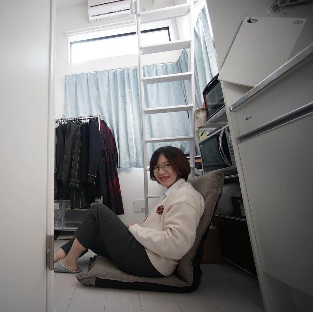 The Japan Timesさんのインスタグラム写真 - (The Japan TimesInstagram)「When it comes to downsized living, Tokyo has it all. Known for its capsule hotels and compact prefabs, now the city boasts 9.46-square-meter apartments. What the rooms lack in space, however, is made up for in height — ceiling of the apartments can be up to 3.6 meters high, with windows letting in plenty of light. “So far it’s been comfortable. I keep my belongings to a bare minimum, and it’s easy to get around since everything is literally within arm’s reach,” says Sotaro Ito, an occupant of one these minuscule accommodations. These cleverly designed small apartments target young professionals who are happy to forgo floor space in exchange for affordable rent and inner city convenience. Read the full story on The Japan Times online. (@ryuseitakahashi217 photos)  Hashtags: #decor #homestyle #interior #homeinspo #homedecor #instahome #homedesign #home #インテリア #マイルーム #マイホーム #暮らし #家づくり #かわいい家 #リノベーション #インテリアコーディネート #🏠」4月23日 18時43分 - thejapantimes