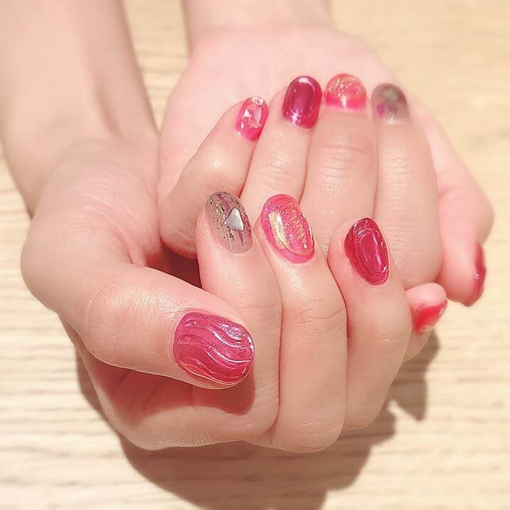 磯佳奈江さんのインスタグラム写真 - (磯佳奈江Instagram)「ネイルした💅﻿ ﻿ #ジェルネイル #ジェルネイルデザイン #ネイル #ネイルデザイン #ピンクネイル #ミラーネイル」4月23日 18時38分 - isochan89