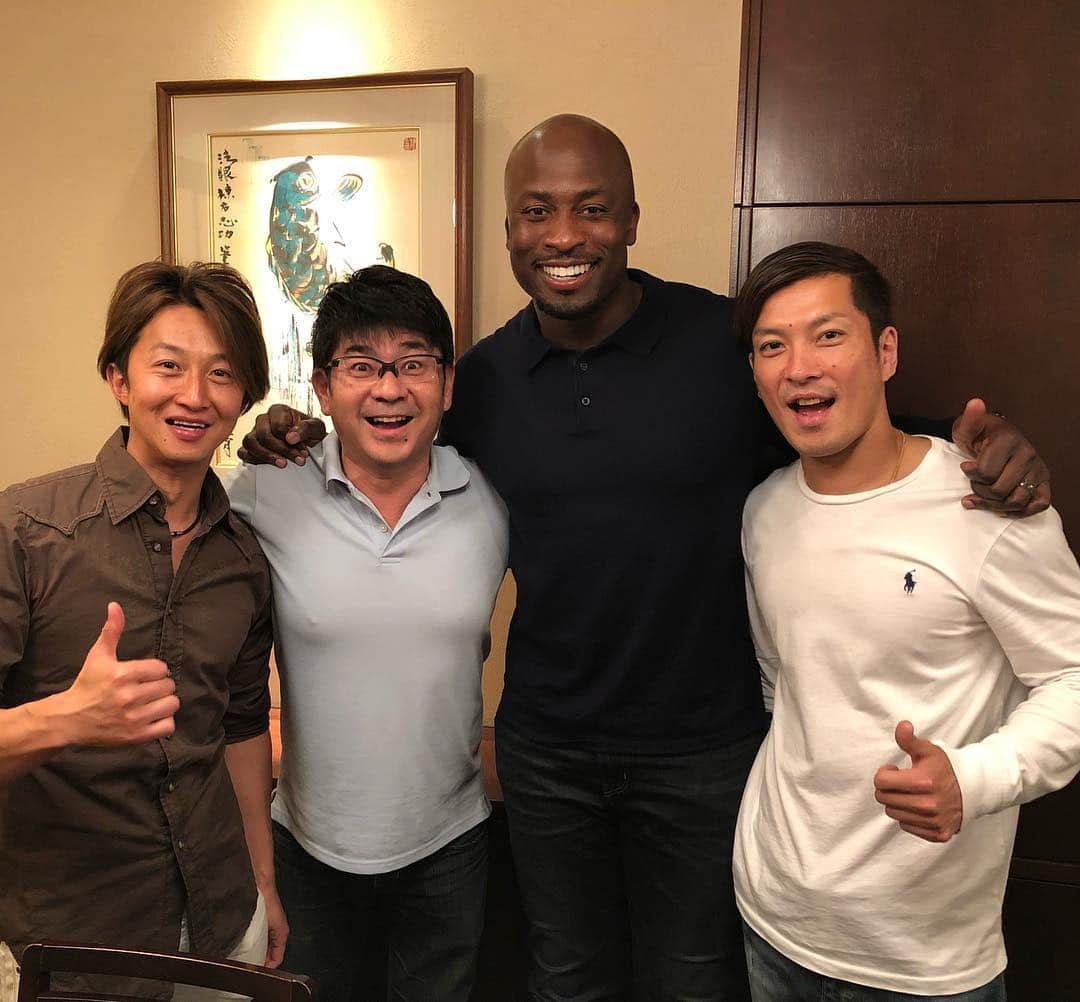 乾雅人のインスタグラム：「米版 SASUKE「American  Ninja Warrior」の司会Akbar Gbajabiamilaさんと昼食。光栄でした。 It was a pleasure meeting you！ #americanninjawarrior #sasuke2019」
