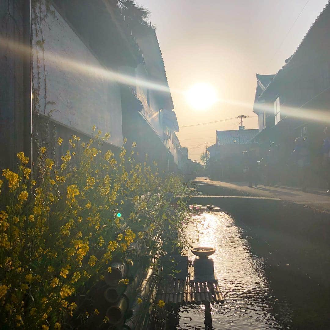 近藤夏子さんのインスタグラム写真 - (近藤夏子Instagram)「ギンラギンラの太陽🌞✨ 夕日が素敵だとなんかうれしい💕 #白壁土蔵群 #倉吉 #夕日 #夕陽 #大黒摩季 さん」4月23日 17時19分 - kondonatsuko