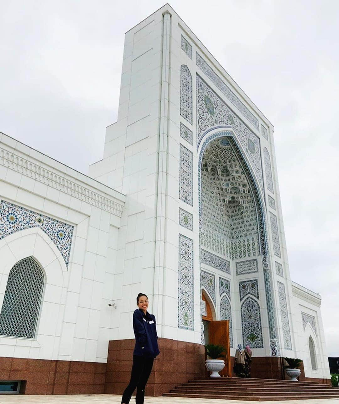 ローラ・ゼンさんのインスタグラム写真 - (ローラ・ゼンInstagram)「✨Uzbekistan: home to one of the oldest Qurans in the world, as well as an abundance of horse meat  #hastimam #minormosque #tashkent🇺🇿」4月23日 17時21分 - toss_and_catch