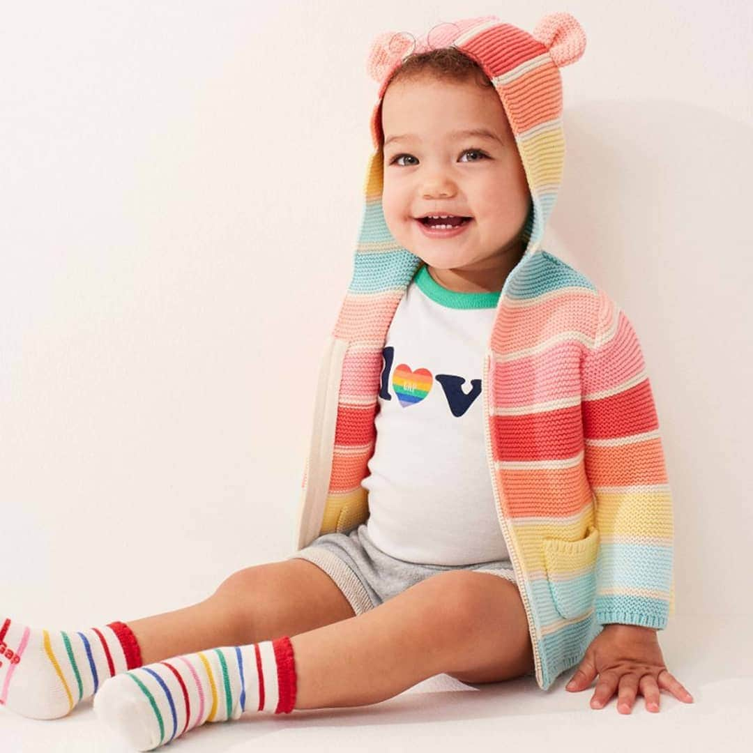 GapKids_jpさんのインスタグラム写真 - (GapKids_jpInstagram)「【#GapRainbowWeek スタート】 4/23（火）～5/7（火）の期間、個性と多様性をセレブレイトする「Gap Rainbow Week」を全国のストアで開催☆  期間中は、ストアのウィンドウや店内がレインボーカ🌈で彩られ、レインボーカラーのアイテムもたくさん登場！キッズやベビーたちもゴールデンウィークはレインボーカラーでキュートにキメて♡  さらに期間中は、Gapストアでは店内商品が50%OFFになる他、人気のアイテムもスペシャルプライスに！お見逃しなく♪」4月23日 17時33分 - gapkids_jp