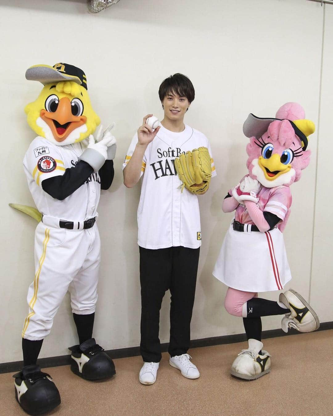 鈴木伸之さんのインスタグラム写真 - (鈴木伸之Instagram)「始球式 福岡ソフトバンクホークス×オリックス・バファローズ戦 ソフトバンク逆転勝利しました🏅 #122キロ #始球式」4月23日 17時45分 - nobuyuki_suzuki_official