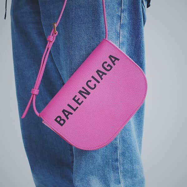 RAGTAGさんのインスタグラム写真 - (RAGTAGInstagram)「BALENCIAGA / ¥67,900 _ 2019 S/S _ グレインカーフスキンのショルダーバッグ 取り外し可能なストラップでクラッチバッグとしても _ タップで詳細を表示  #ragtag  #ラグタグ  #fashion  #ファッション  #used #ユーズド  #古着  #ファッションをもっと自由にもっと楽しく #balenciaga #バレンシアガ」4月23日 18時01分 - ragtag_official_women