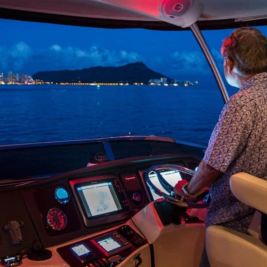 Luxury Cruise by Captain Bruceさんのインスタグラム写真 - (Luxury Cruise by Captain BruceInstagram)「Oahu Life. 🔹🌟🔹⁣ ⁣ ⁣ #captainbruce #privatecharter #waikiki #oahulife #hawaii #ocean #boatcharter #yacht #diamondhead #nightview #diamondhead #blue #キャプテンブルース #プライベートクルーズ #ワイキキ #ハワイ #海 #夜景 #夜空 #ダイアモンドヘッド #大人の休日⁣」4月23日 18時16分 - cptbruce_hi