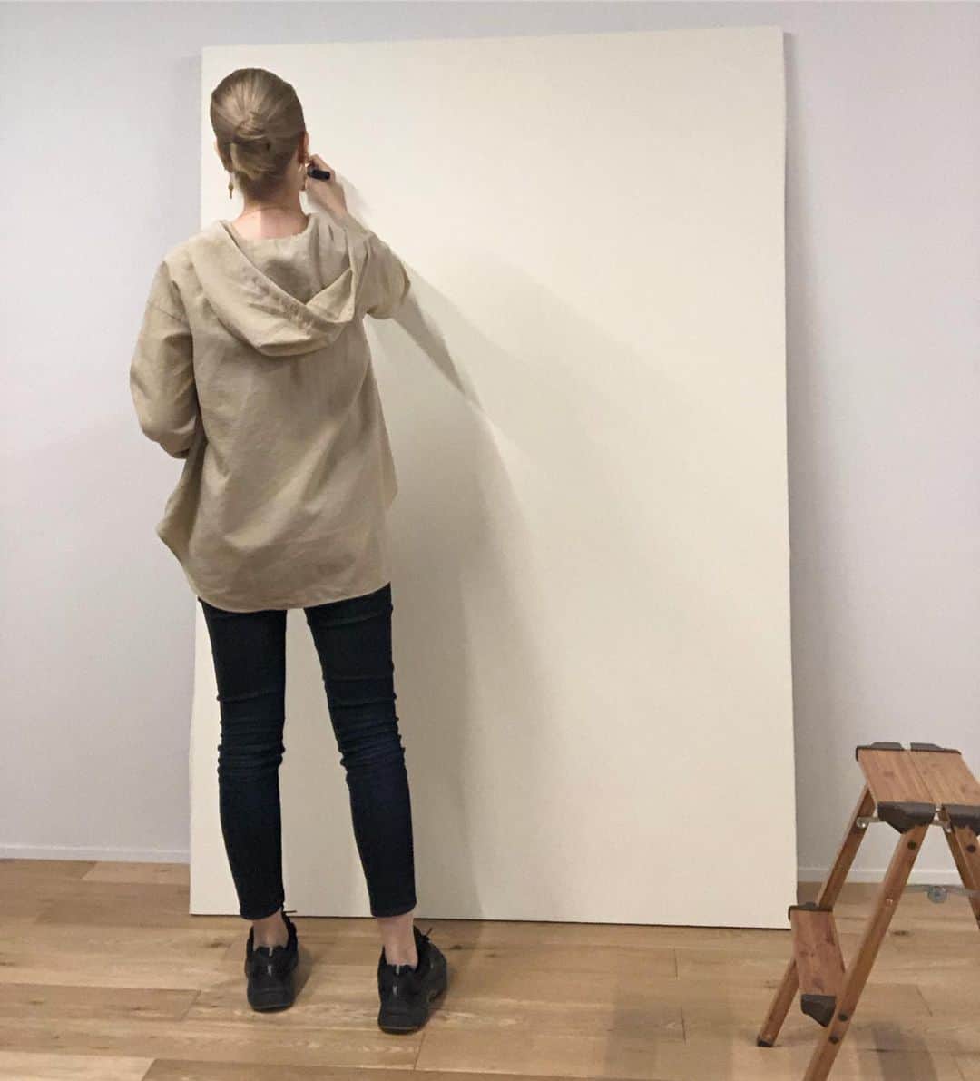 のインスタグラム：「同じ身長位のキャンバス💭」