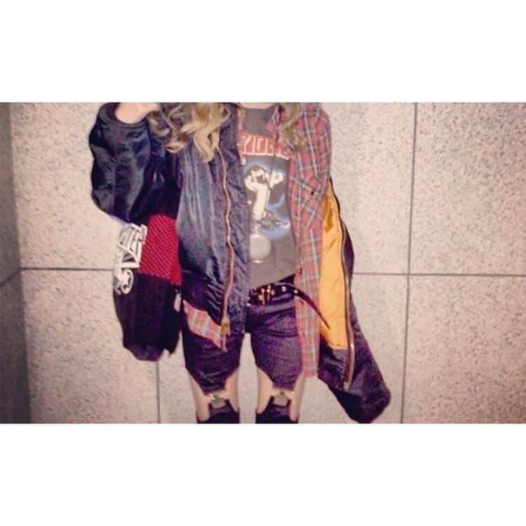 中川ジュリアのインスタグラム：「てか結構いっぱいあったはずのバンTとかどこいったんだ😔また集めよ #2014」