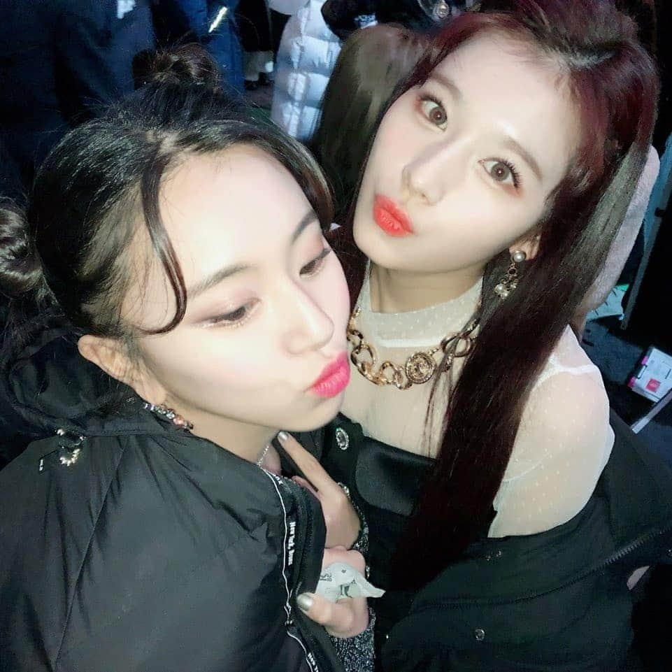 TWICEさんのインスタグラム写真 - (TWICEInstagram)「있는 그대로의 모습이 예쁜 울딸공챙🍓❤️ 생일 축하하고 사랑해애🎂❤️ 챙이의 이목구비 꽉 찬 예쁜 옆모습 보고가실게요👏」4月23日 18時23分 - twicetagram