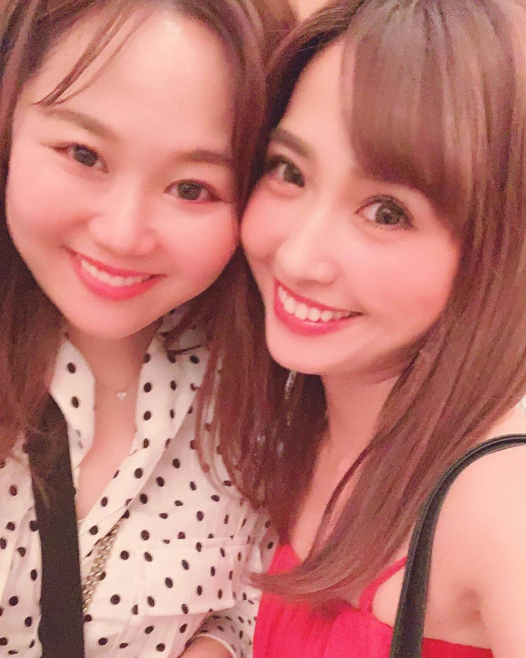 水野佑香さんのインスタグラム写真 - (水野佑香Instagram)「ストーリーに載せた週末の記録✨✨﻿ ﻿ @rumi_official_0616  のモデル15周年パーティへ﻿ @yuurimorishita  @ririkakotobuki  と駆けつけたよ🥰❤️﻿ ﻿ ﻿ 2人とも可愛くて優しくて﻿ ホント癒されるわ〜🥰✨✨﻿ ﻿ ﻿ リリカちゃんとゆうりちゃんボディに﻿目が釘付け💕﻿ (みんなも絶対に見ちゃうでしょ？このオーラ✨✨) ﻿ ﻿ さて、Rumiちゃんの15年間の歴史。﻿ ﻿ 振り返ってみると私もほとんど知ってて﻿ 胸が熱くなる場面がたくさんあったな💕﻿ ﻿ ﻿ Rumiちゃんからオフィシャルの写真が﻿ もらえるみたいなので、﻿ 本人のステキな姿はまた後で🤫 ﻿ ﻿ そしてヘアメイクの﻿ @kobatoshino  の働く姿も何年ぶりに見れて﻿ eggの頃から知ってる大好きな人の﻿ 仕事してる姿って好きだな💕と再確認。﻿ ﻿ ﻿ ﻿Rumiちゃんの活躍が楽しみ✨✨ これからも近くで応援させてね🥰﻿ ﻿ ﻿ #egg #rumi15周年 #パーティー #ドレスアップ #水野祐香 #Editor #youtuber #model #director #ワーキングママ #ママ  #アラフォー  #アラフォーモデル #39歳 #ゴングロ三兄弟 #加齢に負けず華麗に生きる #얼스타그램 #찍스타그램 #셀카  #셀프 #셀스타그램 ﻿ ﻿ ﻿」4月23日 18時25分 - mizuno_yuka