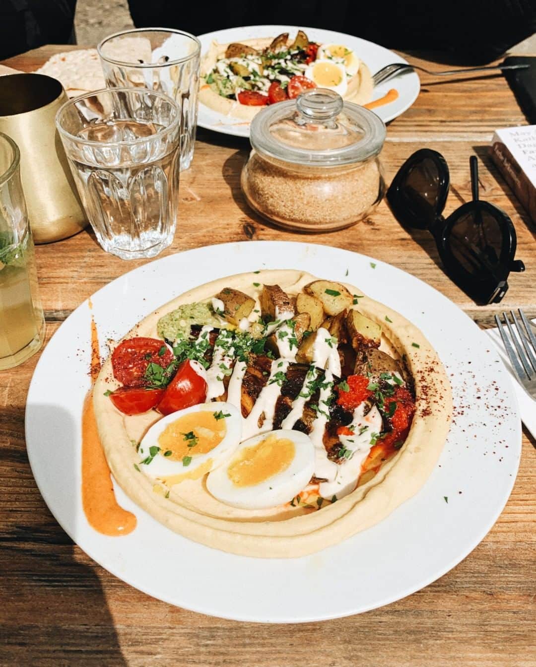 STIL IN BERLINさんのインスタグラム写真 - (STIL IN BERLINInstagram)「Getting into the Mugrabi hype - I still think it’s quite expensive, it is delicious though, and now that one can sit outside ... I’ll just say it’s a good place for lunch.」4月23日 18時30分 - stilinberlin