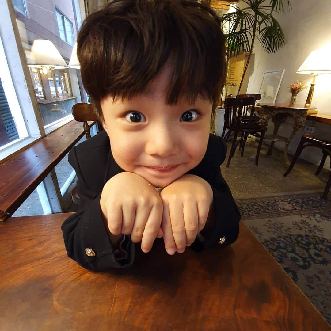 PORINさんのインスタグラム写真 - (PORINInstagram)「6살형아치곤 꽤 동안 케케켁 그나저나 왤케기욤져💕  #베이비페이스 #동안#5살처럼나왔어 #애스타그램#아들맘#아들내미#애교쟁이#기요미#도치맘#아들스타그램#내사랑#럽스타그램#훈남#사랑해」4月23日 18時32分 - pppori