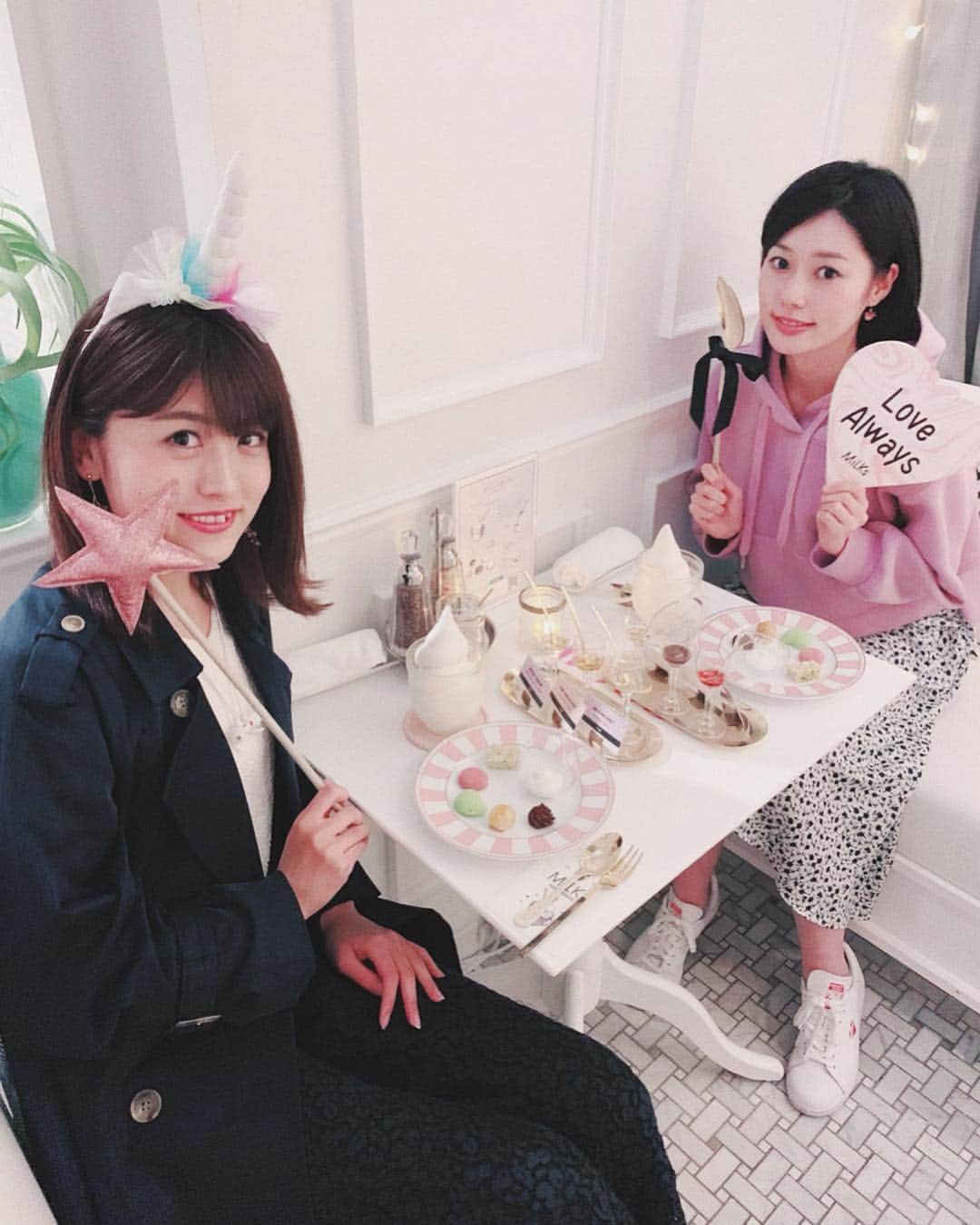 長澤佑香さんのインスタグラム写真 - (長澤佑香Instagram)「‎⋆ 展示会からの #shakeshack からの #milks 👗🍔🍦盛り沢山の日！笑 久々のmilks安定の美味しさ～～～ ‎⋆ ソフトクリームにかけるリキュールは ︎︎︎︎☑︎マスカットリキュール ︎︎︎︎☑︎レミーマルタンvsop ︎︎︎︎☑︎ジムビーム ハニー にしました🥃 ‎⋆ レミーマルタンてよくわからないけど 辛口リキュール人気No.1だったから 頼んでみた！美味しかったよ～☺️👌🏻 ( ‎※ユニコーン🦄のカチューシャと星の スティックはお店の物です。笑 ) ‎⋆ ‎⋆ #ソフトクリーム #リキュール #恵比寿 #スイーツ #うまかわ #ゆめかわいい #sweets #softcream #instafood」4月23日 18時33分 - ykngsw