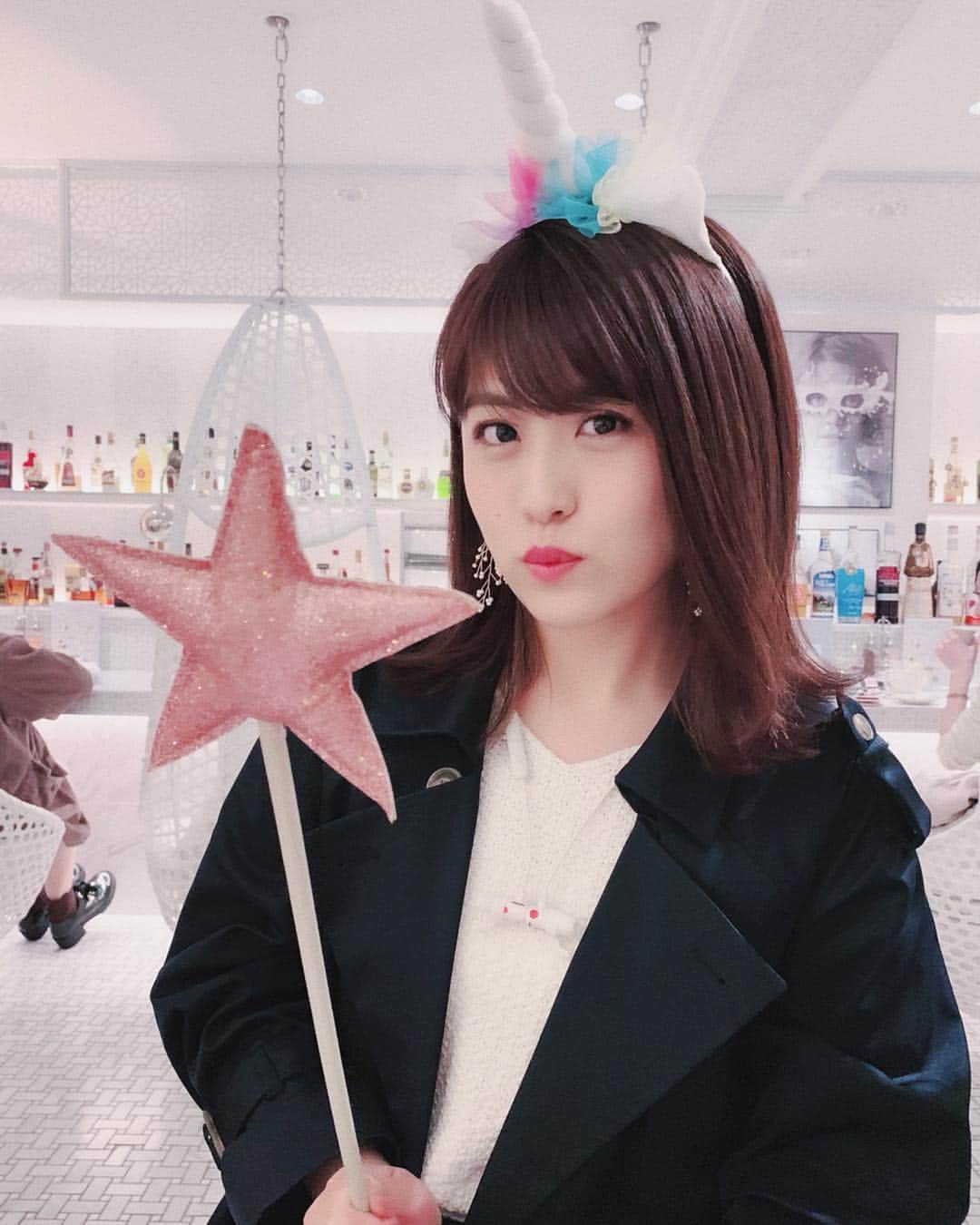 長澤佑香さんのインスタグラム写真 - (長澤佑香Instagram)「‎⋆ 展示会からの #shakeshack からの #milks 👗🍔🍦盛り沢山の日！笑 久々のmilks安定の美味しさ～～～ ‎⋆ ソフトクリームにかけるリキュールは ︎︎︎︎☑︎マスカットリキュール ︎︎︎︎☑︎レミーマルタンvsop ︎︎︎︎☑︎ジムビーム ハニー にしました🥃 ‎⋆ レミーマルタンてよくわからないけど 辛口リキュール人気No.1だったから 頼んでみた！美味しかったよ～☺️👌🏻 ( ‎※ユニコーン🦄のカチューシャと星の スティックはお店の物です。笑 ) ‎⋆ ‎⋆ #ソフトクリーム #リキュール #恵比寿 #スイーツ #うまかわ #ゆめかわいい #sweets #softcream #instafood」4月23日 18時33分 - ykngsw