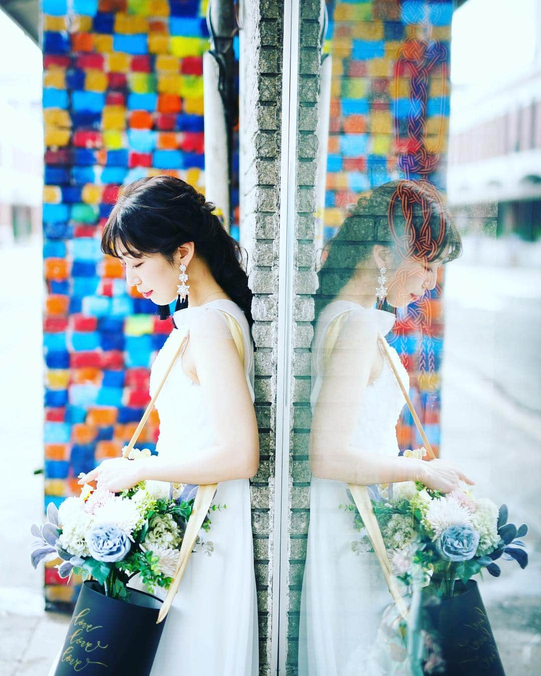 oversea_weddingさんのインスタグラム写真 - (oversea_weddingInstagram)「ハワイウェディングに自由を。 ・ Downtown ・ お二人専用の移動式ブライズルーム「LOVE TRUCK」があれば、どこででもウェディングができちゃう 「モバイルウェディング」スタイル！ オアフ島全土がお二人のWEDDING VENUEに。 ONLY ONEのハワイウエディングを実現します。 ・ #ハワイウェディング #前撮り #ウェディングフォト #後撮り #サンセット #ウェディングドレス #hawaiiwedding #花嫁ヘア #フォトウェディング #卒花 #プレ花嫁 #卒花嫁 #日本中のプレ花嫁さんと繋がりたい #邸宅ウェディング #ハワイ結婚式 #宮古島旅行 #ハワイ旅行 #ビーチフォト #overseawedding #onelove #海外ウェディング #ハワイフォトツアー #ウェディングブーケ #ハワイヘアメイク #ワイキキビーチ #お色直し #入籍 #宮古ブルー #沖縄挙式 #lovetruck」4月23日 9時40分 - oversea_wedding