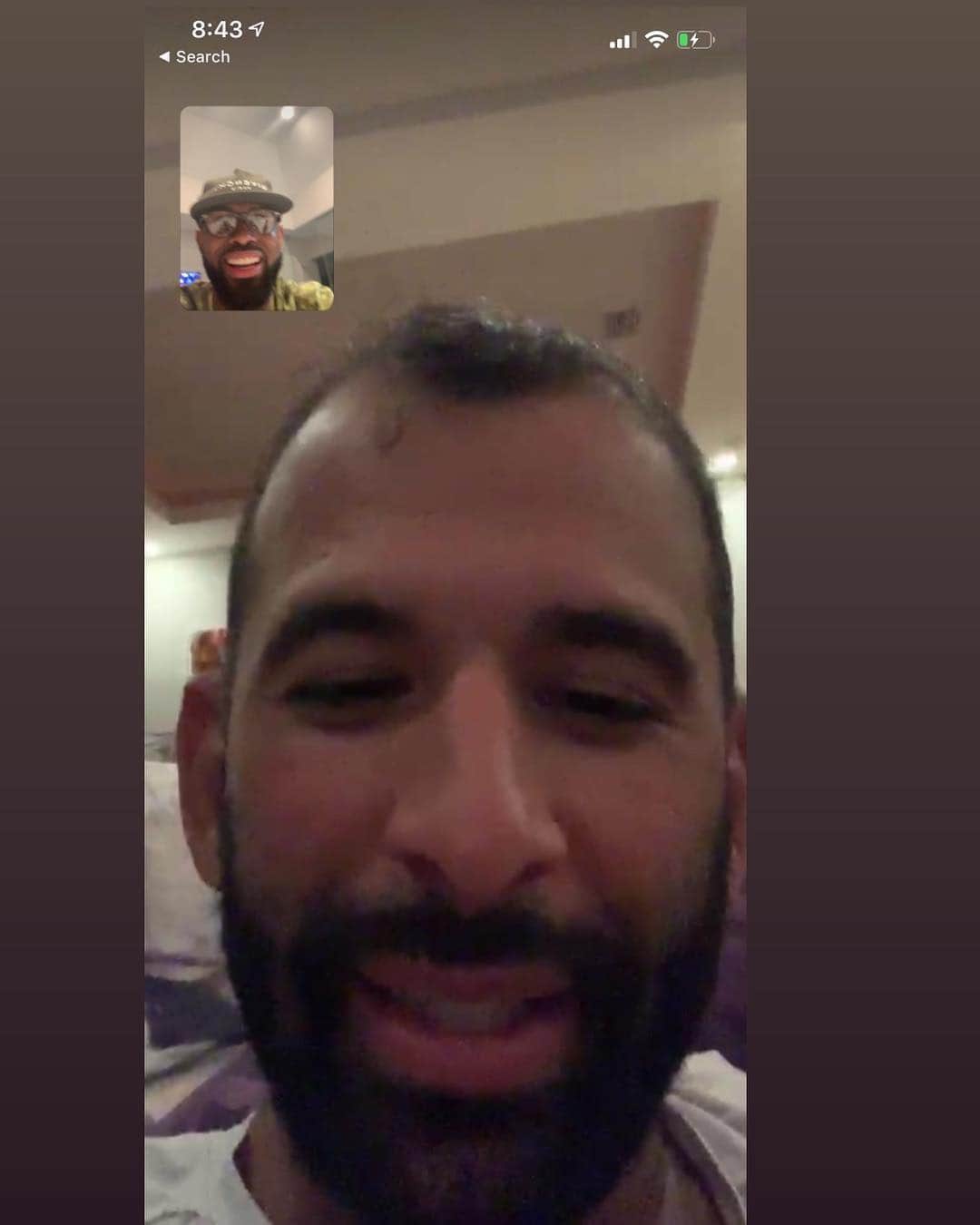ホセ・レイエスのインスタグラム：「Por un chin y queda calvo mío 😫 @joeybats19 ponte un pincho y no le pare flow tubi 😂」