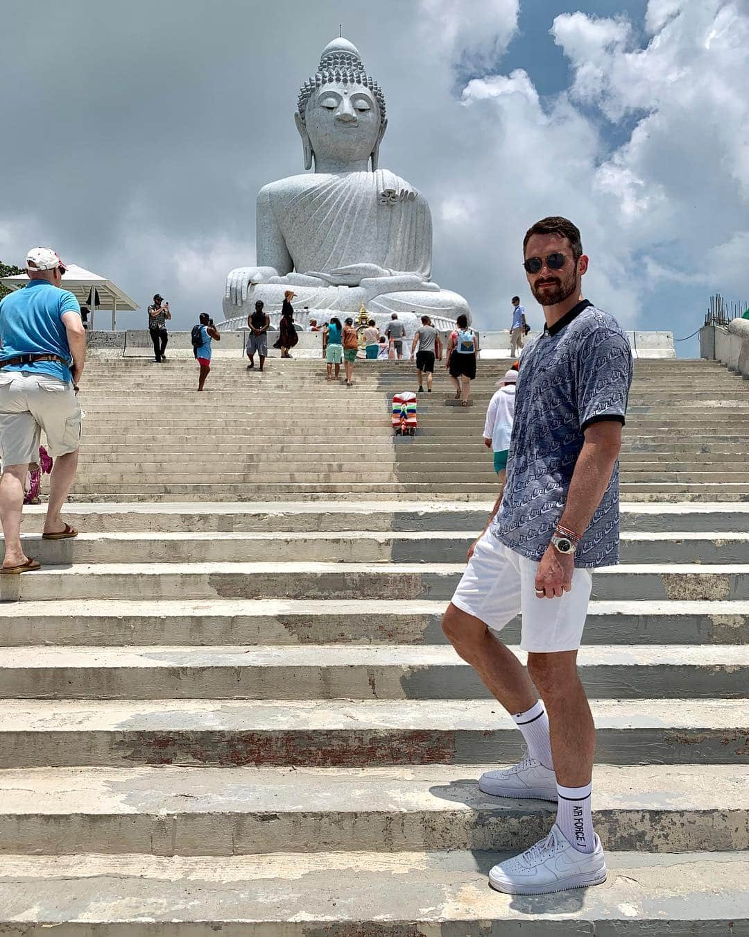 ケビン・ラブさんのインスタグラム写真 - (ケビン・ラブInstagram)「Was an absolute HEATER today but had to see 148ft “Big Buddha”.」4月23日 9時55分 - kevinlove