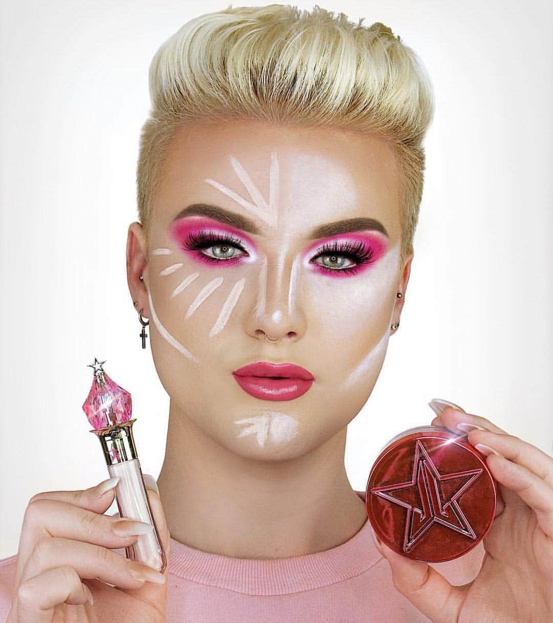 Jeffree Star Cosmeticsさんのインスタグラム写真 - (Jeffree Star CosmeticsInstagram)「Category is.... Airbrushed and flawless! ✨💖 Our babe @samuel.rayy tested out our new #MagicStar concealer shade ‘C1’ & setting powder shade ‘Translucent’ and is in love!✨✨ #jeffreestarcosmetics #magicstarconcealer」4月23日 10時04分 - jeffreestarcosmetics