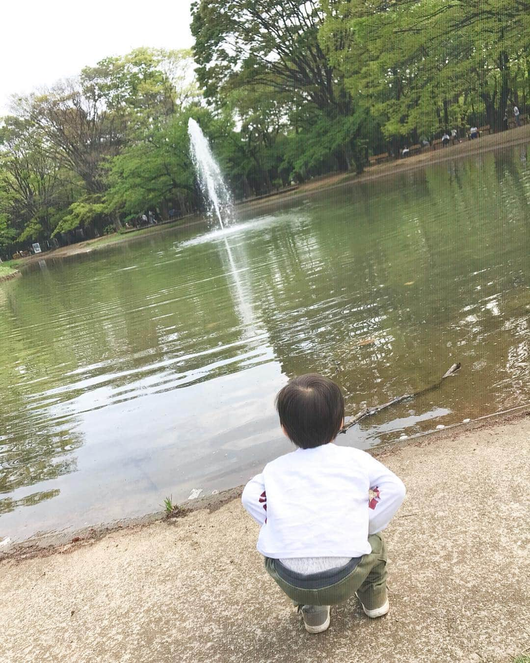 桜井未来さんのインスタグラム写真 - (桜井未来Instagram)「昨日はパパと2人で公園に😂💓 初めて行った大きな公園で遊んで貰ったのが、とっても楽しかったみたいで、帰って来てからもずっと公園！公園！って言ってました😂（笑） ・ ・ #パパ #公園 #お出かけ #ママ #baby #ママ友募集 #赤ちゃんのいる生活 #ママサークル #ママイベント #ママ会 #都内ママ #ベビスタグラム #mamagirl #ベビフル #コドモダカラ #コドモノ #ママリ #親バカ部 #新米ママ東京部」4月23日 10時08分 - miki.sakurai0214