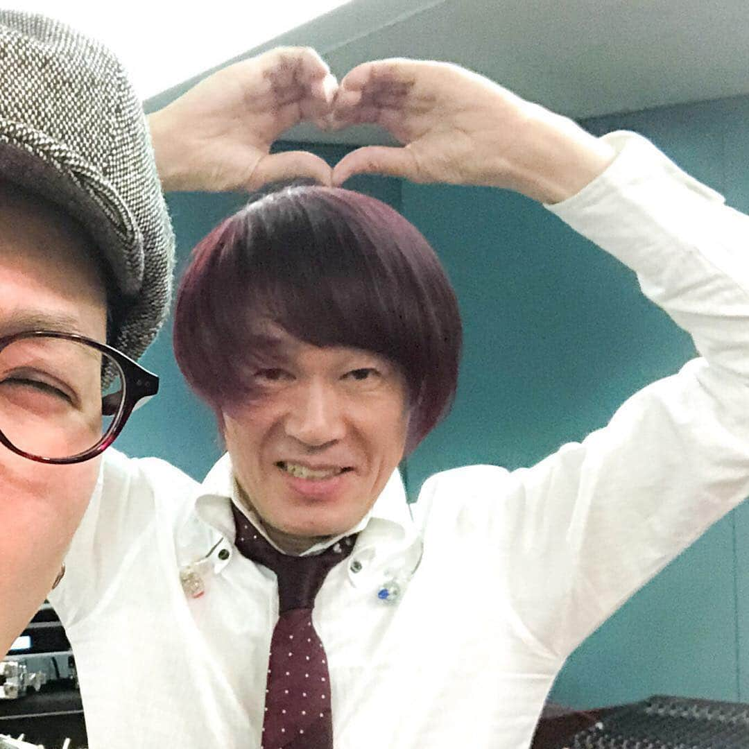 イツカノオトさんのインスタグラム写真 - (イツカノオトInstagram)「ひっそり後ろでハートマークを作る進ちゃん。 @itsukanooto @susumu_nishikawa_5 @kab_kairakudo @hds164 #イツカノオト #西川進 #KAB. #コバヤシヒロシ #進ちゃん #ツインボーカル #ボーカル #シンガー #ギタリスト #ギター #シェアワセ #ハート #happy #smile #love #loveu #iloveu #sherethelove #twinvocal #vocal #singer #singersongwriter #guitarist #guitar #mensfashion #studio #heart」4月23日 10時17分 - itsukanooto