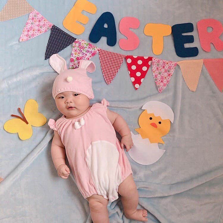 子供衣装レンタル専門店コハレさんのインスタグラム写真 - (子供衣装レンタル専門店コハレInstagram)「こんにちは🐰 . ベビーアート レンタルコハレです(*^◯^*) . . 毎月可愛いお写真をアップしてくれている @ai_photo_1209 様より思わず可愛い〜❤️と出ちゃう癒しショット届きました＼(^ω^)／ . . @ai_photo_1209 様 いつもありがとうございます♡ . #ベビーアート  のこと詳しく書いてくれています✨ . . #ベビーアート  やってみたいけどどうかな？とご検討中の方、是非参考にしてくださいね🎵 . . . .  #repost @ai_photo_1209 via @PhotoAroundApp  今日は#イースター 🐇🥚たいし君、ピンクのうさちゃんになったよ🐰💓 かわいいね〜😍💓 ・ ・ 毎月たのしんでいる @cohare_r #コハレ さんの #ベビーアート  #ねんねアート 👶💓 イースターの今日 4/21 男の子の たいし君がピンクのお洋服を着る機会もなかなかないし🎶と思って ピンクのうさちゃん衣装がついてくる イースターのセットにしたよー🎶 アート全体の写真はストーリーに載せてます🎶 ・ ・ #成長記録 #育児 #新米ママ #ママ1年生  #男の子ママ #男の子ベビー #男の子baby  #男の子ベビーママ #12月生まれ #12月生まれベビー #ベビー #赤ちゃん #赤ちゃんのいる生活 #赤ちゃんのいる暮らし #2018_winter_baby部  #親バカ #親バカ部 #今日のたいし君 #生後4ヶ月 #生後131日目 #4m10d#4month  #4ヶ月 #4ヵ月 #生後4ヵ月」4月23日 10時27分 - cohare_r