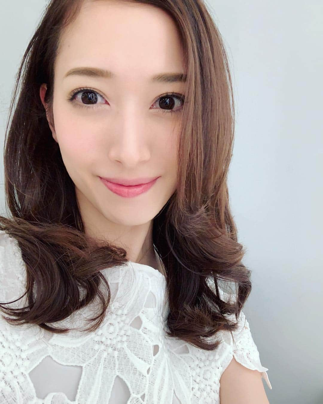 伶美うららさんのインスタグラム写真 - (伶美うららInstagram)「web Domaniの撮影でした♪ リレー形式の企画で鳳翔大さんからバトンを受けました☆ 美容、健康のお話はもちろん 料理や愛用のコスメなど沢山お話しさせて頂きました。 撮影もとても楽しく、新しい自分を沢山引き出して頂きました♪ . 来月の掲載予定です。 詳細はまたお伝えいたします♡ 是非ご覧になってください♪ . ご質問頂きました、愛用のチークはMacのミネラライズブラッシュのデインティです♪ . #Domani #webdomani」4月23日 10時31分 - urara_reimi