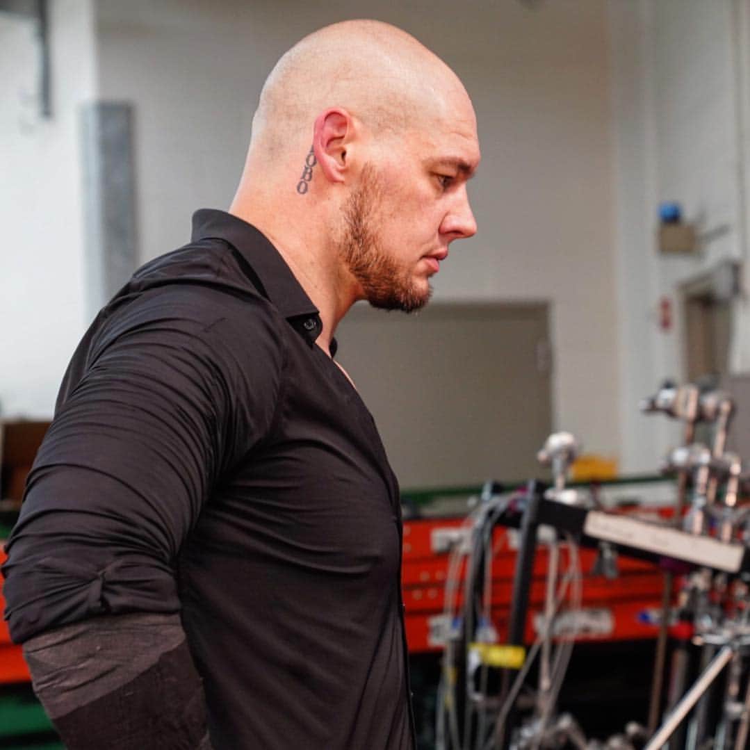 WWEさんのインスタグラム写真 - (WWEInstagram)「@baroncorbinwwe escaped the #TripleThreat match with a victory. Can he defeat the Phenomenal @ajstylesp1 in tonight’s main event? #Raw」4月23日 10時31分 - wwe