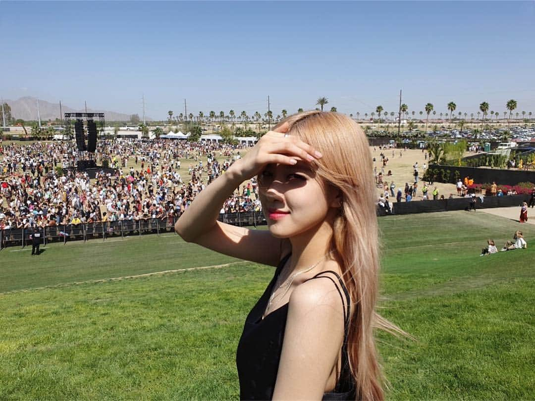 ロゼさんのインスタグラム写真 - (ロゼInstagram)「Had one of the best times of my life. Sunday service @coachella 🌞」4月23日 10時43分 - roses_are_rosie