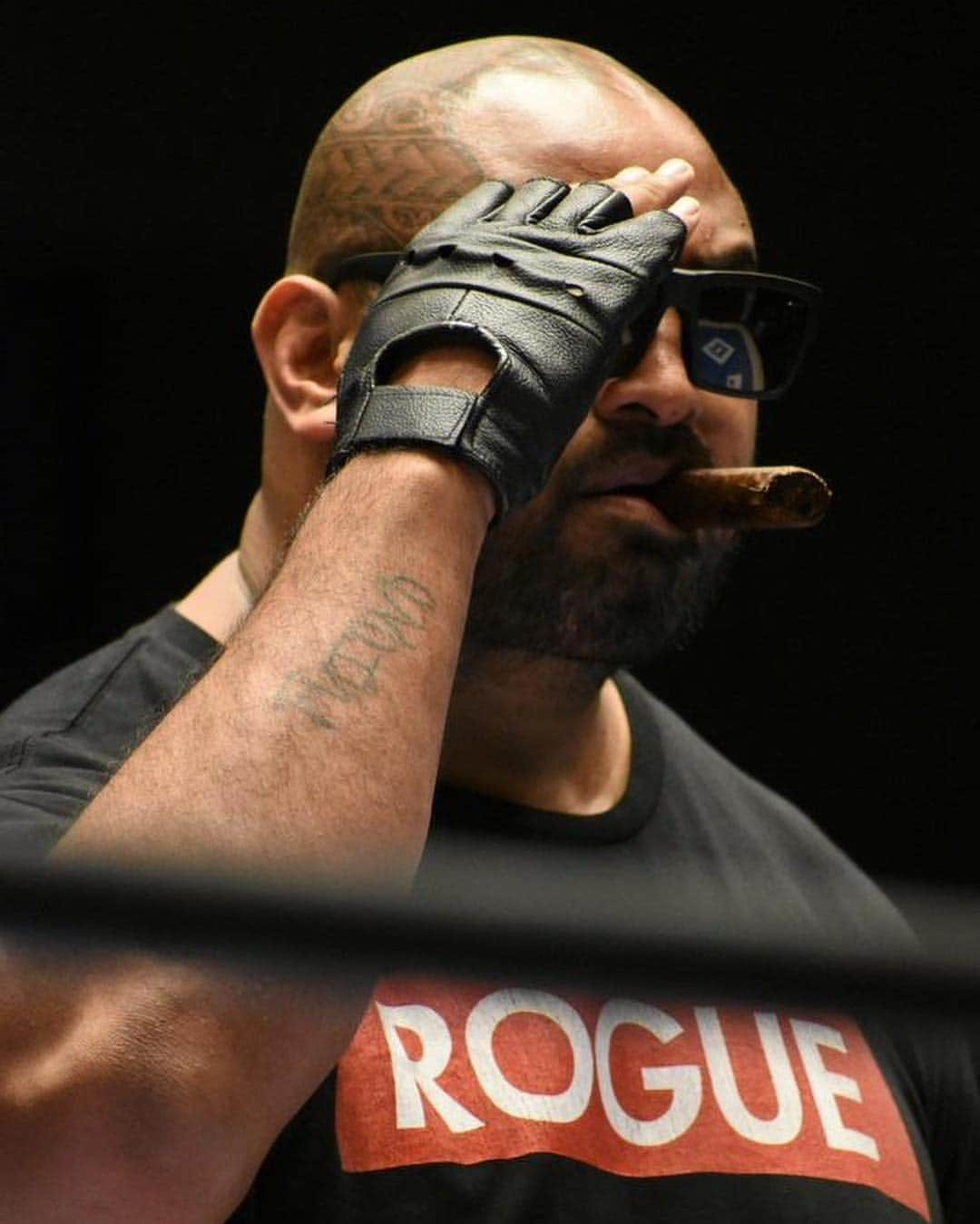 ファレ・シミタイトコさんのインスタグラム写真 - (ファレ・シミタイトコInstagram)「Salute to @martinezcigars  #RogueGeneral」4月23日 10時36分 - toksfale