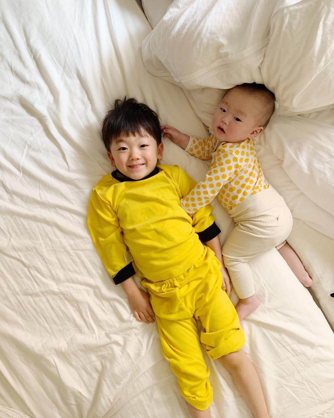 花盛友里のインスタグラム：「どのくらい大きくなったら比べてみよう！ って写真撮ったんだけど、 撮ってたら、 「どう？めっちゃ大きくなった？カメラからはみ出してる？？」 って何回も聞かれたよ😂 うんうん、はみ出すくらい大きくなったよ。」