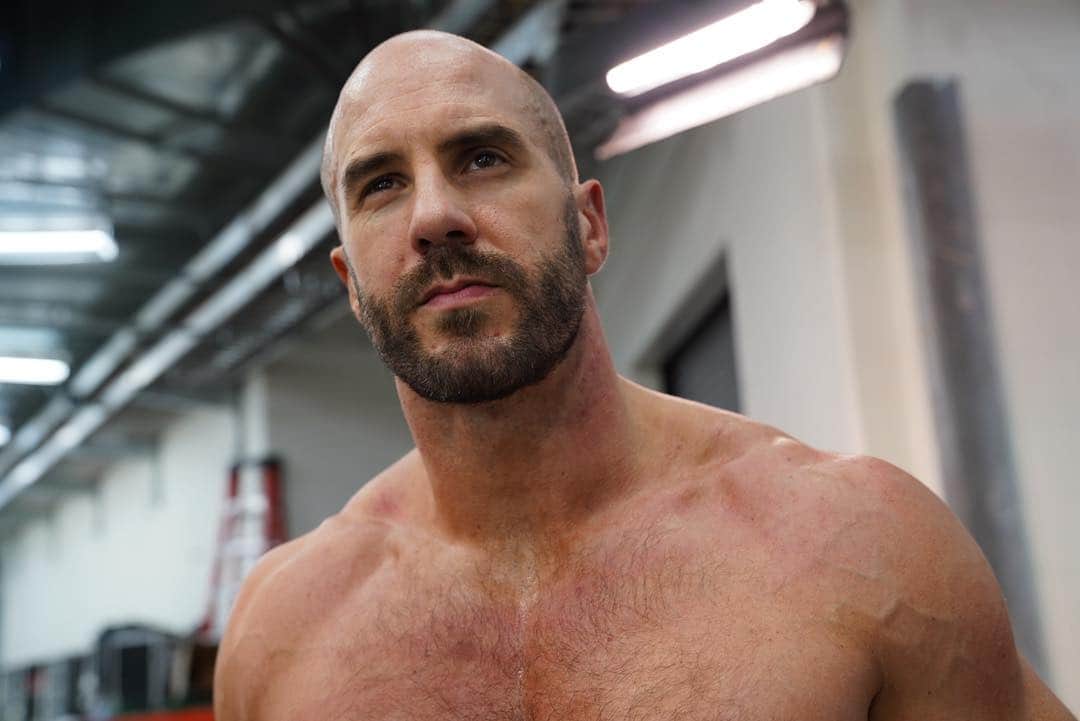 WWEさんのインスタグラム写真 - (WWEInstagram)「New brand, new @wwecesaro? The Swiss Cyborg defeats @cedricalexander1 in his first match back on #Raw!」4月23日 10時54分 - wwe