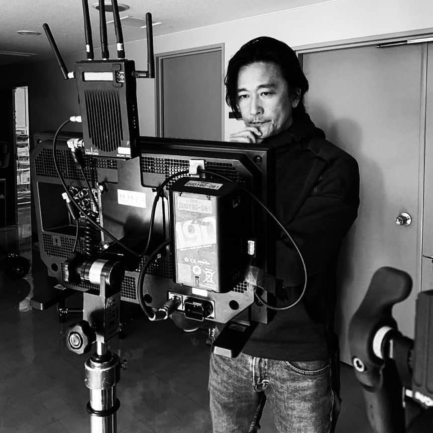 紀里谷和明のインスタグラム：「仕事中」