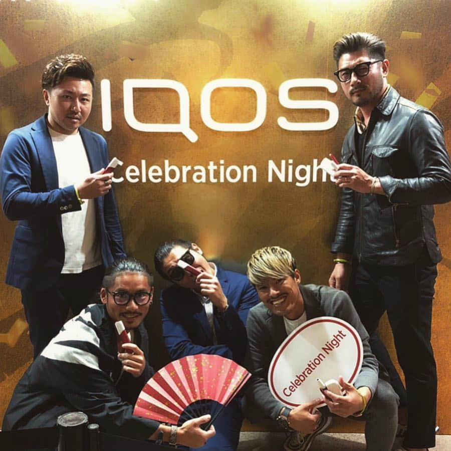 mo-moのインスタグラム：「#IQOSThisChangesEverything #IQOSアンバサダー #IQOSJapan ・ @iqos_jpのイベント行ってきたよ ・ いつも行く度に刺激をもらえるIQOSのイベント🤦🏿‍♂ ・ もうすぐ令和となり新しい時代がスタートするので身も引き締まり頑張っていこうと改めて思わせてくれたイベントでした🙋🏿‍♂ ・ NIPPON 祝賀モデルもホワイトとレッドの組み合わせで新しく元号が変わるタイミングにピッタリなカラーだと感じる🤦🏿‍♂ ・ 詳しくはIQOSストア、公式IQOSのサイトで確認してください。 ・ ※成人喫煙者向けの本製品には、リスクがないわけではありません。」