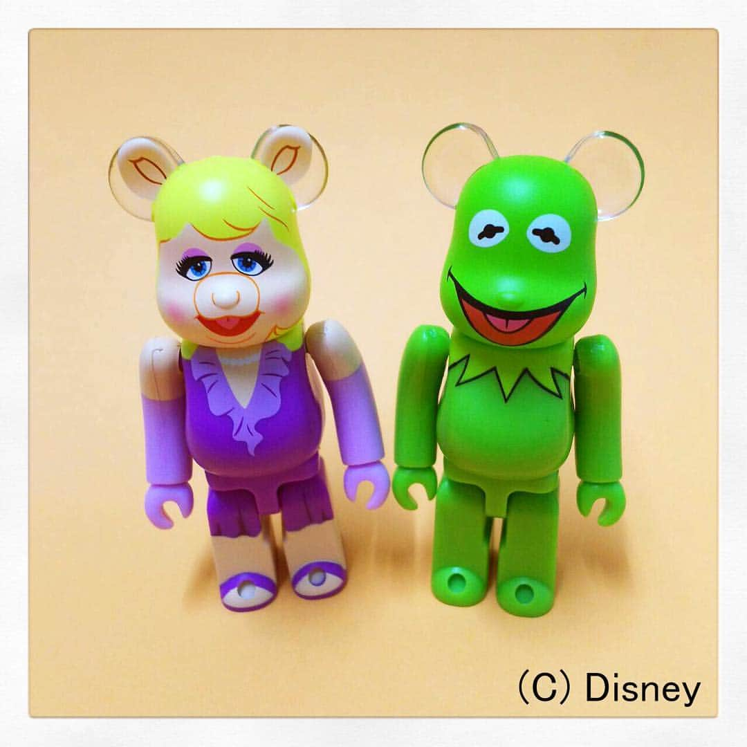 MEDICOM TOYさんのインスタグラム写真 - (MEDICOM TOYInstagram)「🐷🐸 #muppet #kermit #kermitthefrog #misspiggy #piggy #disney #bearbrick #medicomtoy #ベアブリック #メディコムトイ #マペット #カーミット #ミスピギー」4月23日 11時18分 - medicom_toy