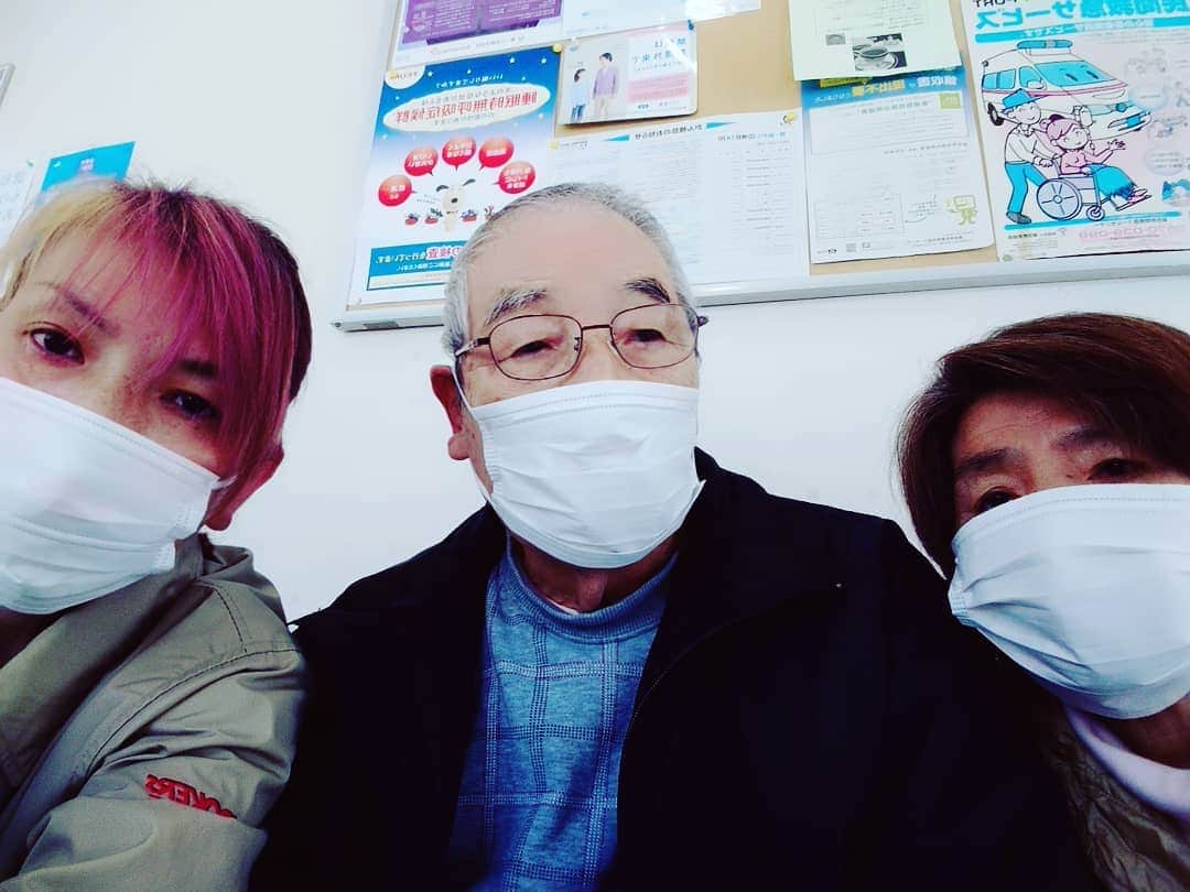 KAORUさんのインスタグラム写真 - (KAORUInstagram)「またまた病院です！ 父のお薬と連休前の検診。 インフルエンザが流行ってるって？！ 病院にも咳をしている患者さんが来てます。  お願いですからマスクして下さい…  病院に行くならマスクはマストで！  #Marvelouspro #両親 #病院 #インフルエンザ #マスト #マスク #介護生活」4月23日 11時20分 - yukisaku_88