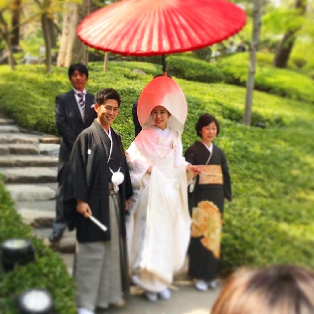 奥山絵里奈さんのインスタグラム写真 - (奥山絵里奈Instagram)「先日後輩の舞の#結婚式 へ！ #八芳園 での式は和洋見れてとても楽しかったし本当に綺麗で見惚れてしまった🥺 和服がこんなに似合うなんて！ そして本当に愛に溢れた、とても舞は周りに愛されてるなぁと感じる式でした。みんな号泣笑 友人の舞を思いやる言葉に私も号泣笑 いつも気が利いて面白い舞♫ 素適な家庭になること間違いなし🥺💕 #八芳園花嫁 #八芳園ウェディング #八芳園結婚式 #和装結婚式 #結婚式コーデ #weddingparty #洋装和装 #美男美女 #美男美女カップル #結婚」4月23日 11時29分 - erinaokuyama