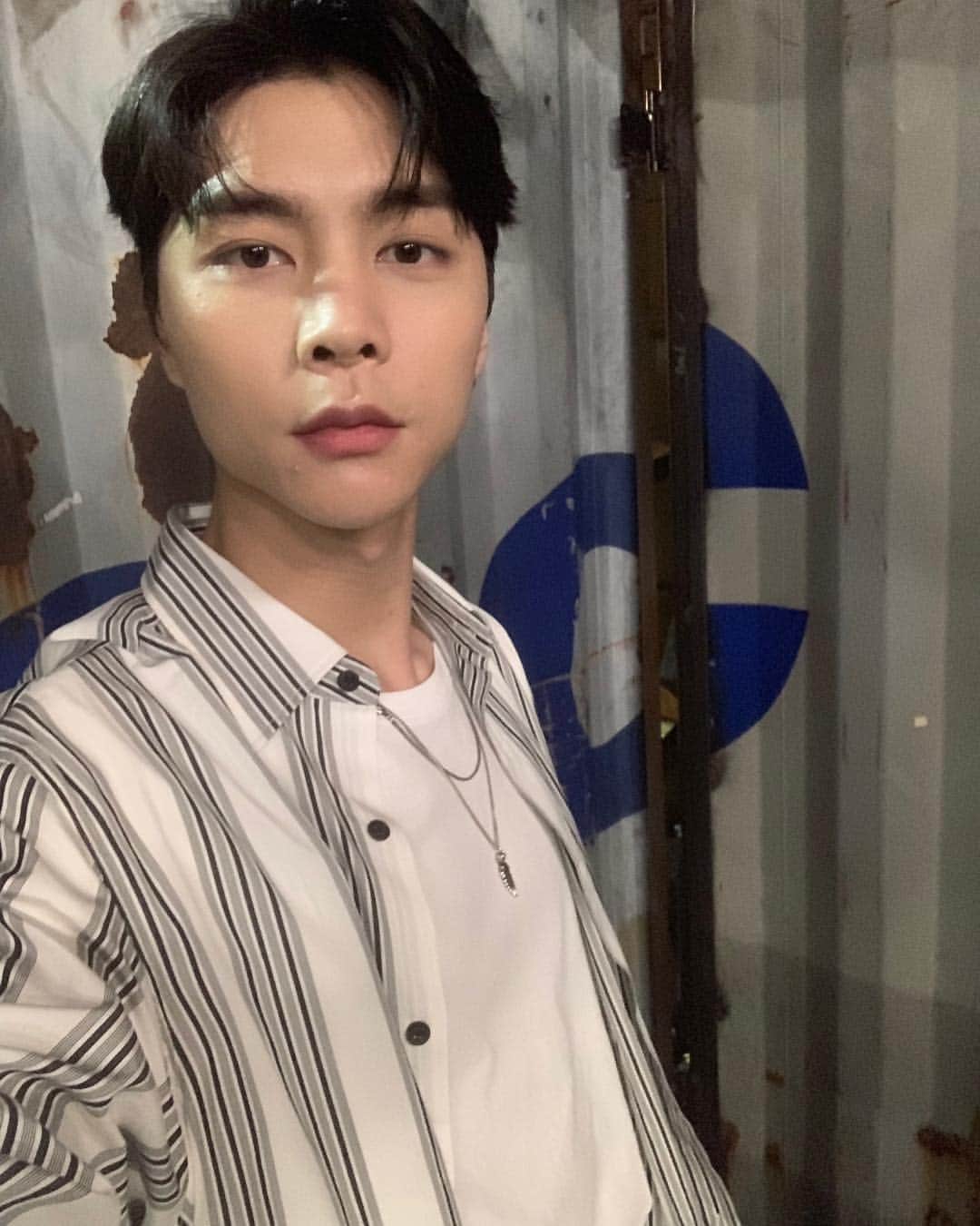 NCT 127さんのインスタグラム写真 - (NCT 127Instagram)「여러분~ 오늘도 마크 처럼 swag~ 저 처럼 ...미소? 🙂  #WE_ARE_SUPERHUMAN #NCT127_SUPERHUMAN #SUPERHUMAN #NEOCITYinUSA #NCT127inUSA #NEWYORK #NCT127 #NCT」4月23日 11時38分 - nct127