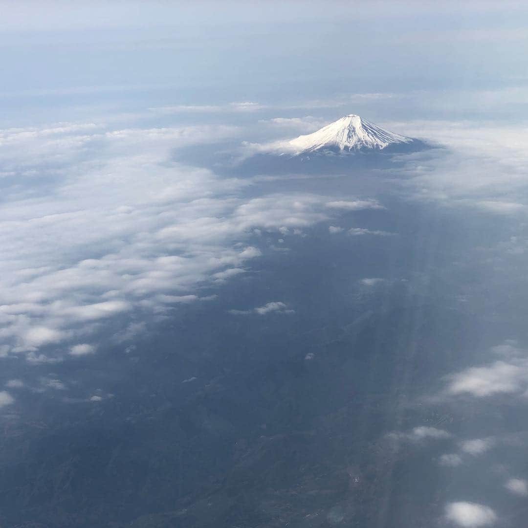 ゴンさんのインスタグラム写真 - (ゴンInstagram)「富士山🗻日本一の山 peach安いなぁ〜(^^)」4月23日 11時42分 - bicsmalln_gon