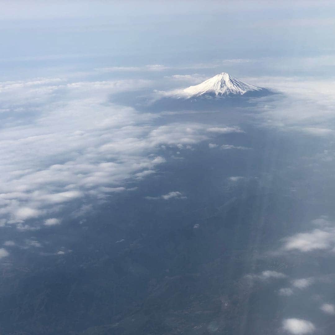 ゴンのインスタグラム：「富士山🗻日本一の山 peach安いなぁ〜(^^)」