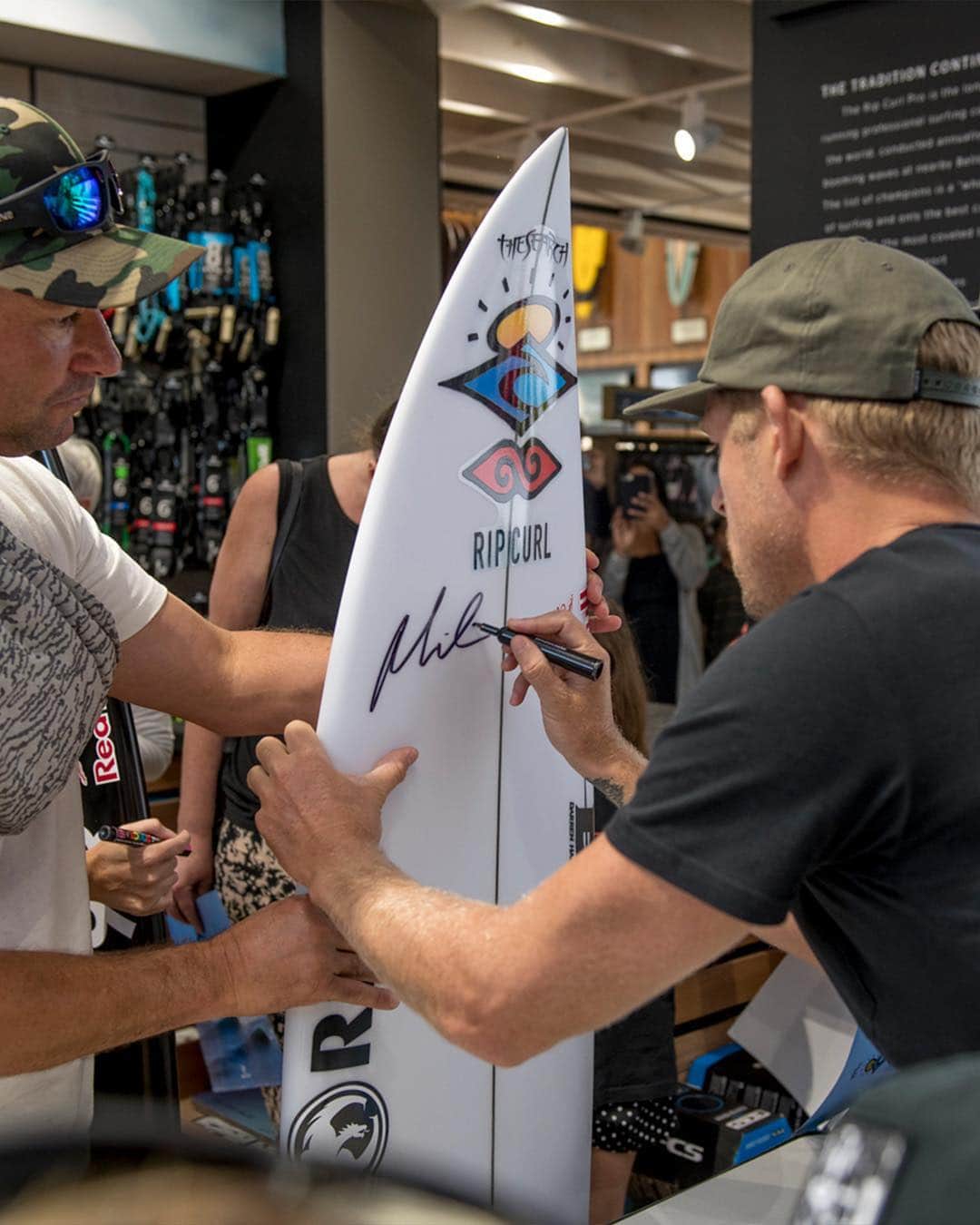 Rip Curl Australiaさんのインスタグラム写真 - (Rip Curl AustraliaInstagram)「From team signings to live @clientliaison DJ sets, the first of the elimination rounds and a couple of lay days, the #RipCurlPro has been nothing but exciting... and the best is yet to come.  Photos: @tedgrambeau / @wsl」4月23日 11時42分 - ripcurl_aus